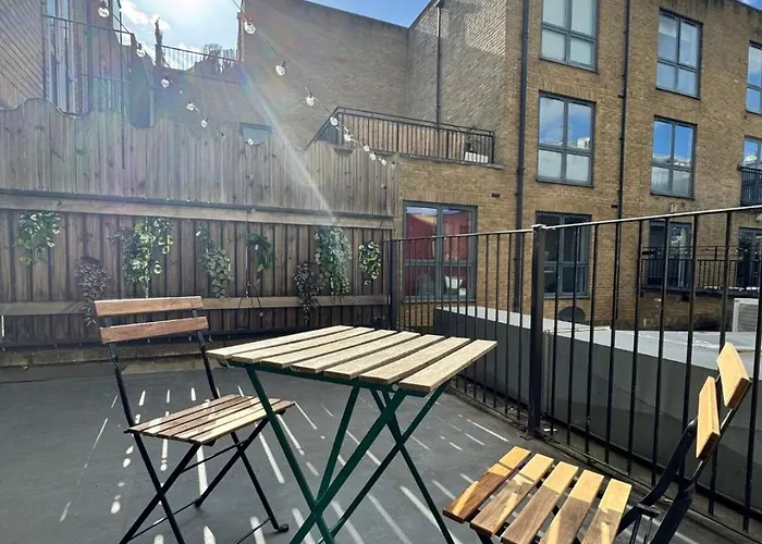 Terrace Flat, 10 Mins To The City